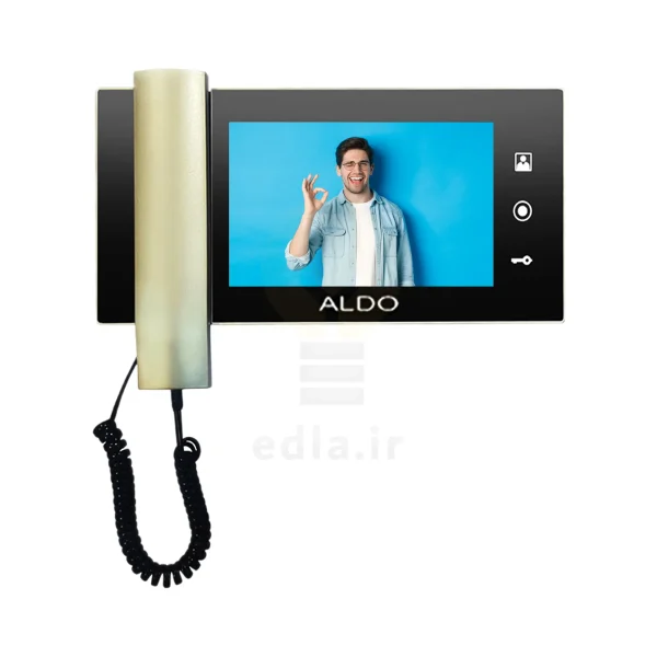 مانیتور 728 که دارای یک صفحه نمایش 7اینچی است و در کنار آن دکمه های لمسی و هندست گوشی قرار دارد