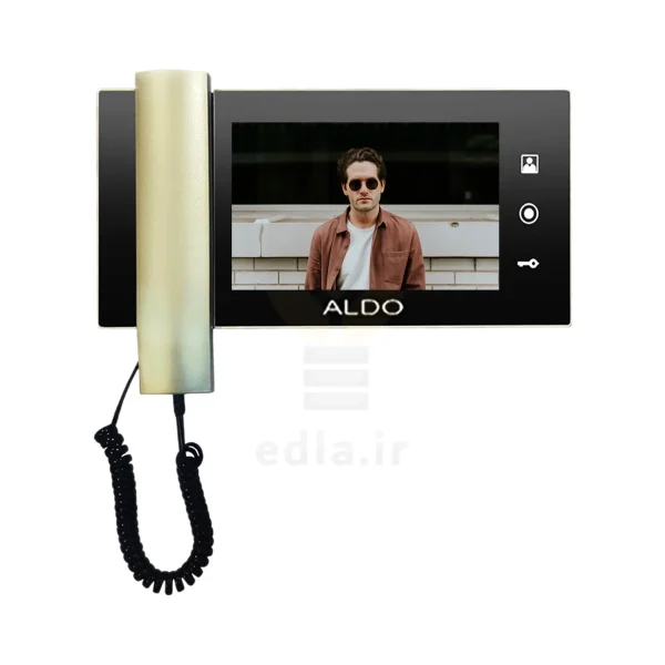 مانیتور 728M که دارای یک صفحه نمایش 7اینچی است و در کنار آن دکمه های لمسی و هندست گوشی قرار دارد