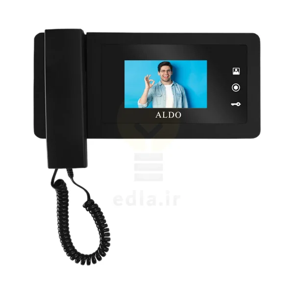 مانیتور V414 یک صفحه نمایش 4.3 اینچی که اطراف آن یک کادر مشکی رنگ است را دارد و در کنار صفحه نمایش کلید های لمسی مانیتور قرار دارد
