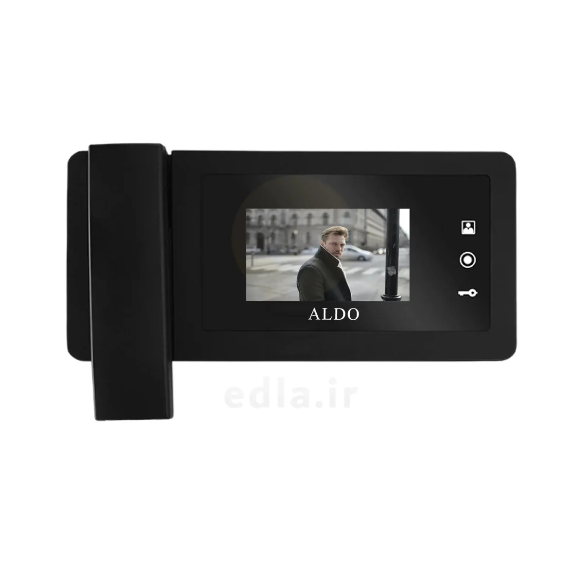 مانیتور V424 یک صفحه نمایش 4.3 اینچی که اطراف آن یک کادر مشکی رنگ است را دارد و در کنار صفحه نمایش کلید های لمسی مانیتور قرار دارد