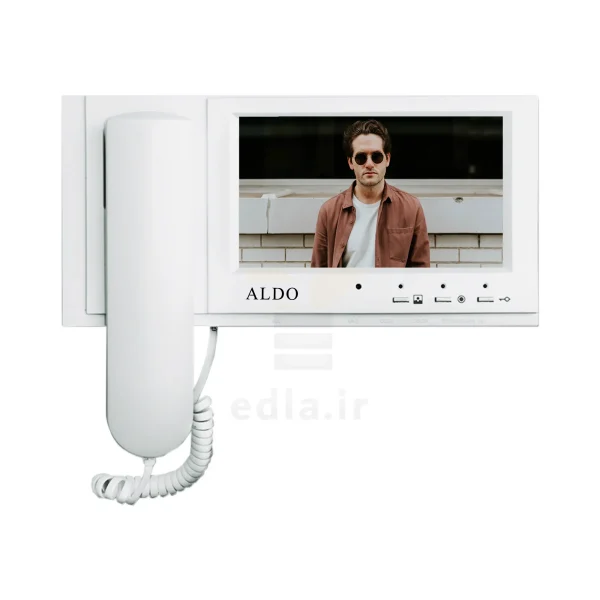 مانیتور 725M که دارای یک صفحه نمایش 7 اینچی است و زیر صفحه نمایش سه دکمه به صورت مکانیکی دارد