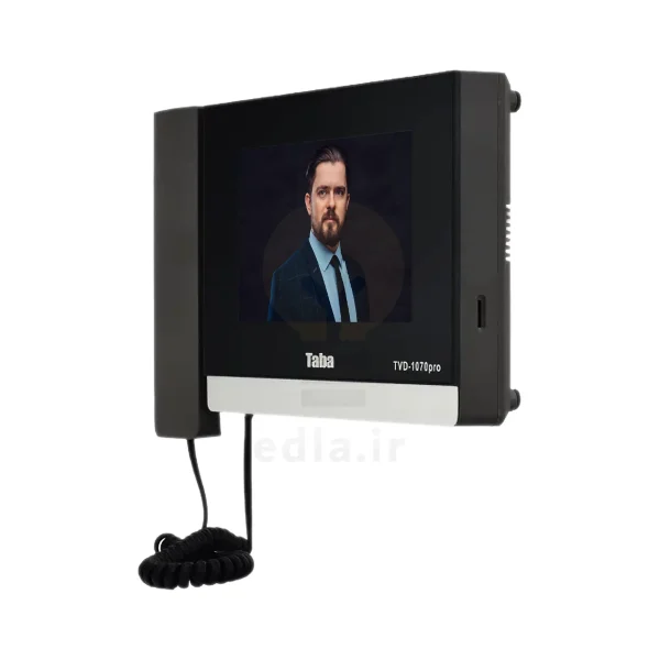 سمت راست مانیتور که جای مموری و قسمتی از صفحه نمایش و برند تابا در آن مشخص است